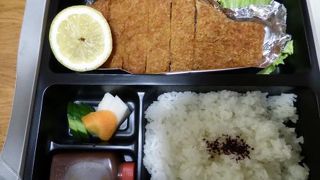 お食事処 みしまやのとんかつ弁当の夕食