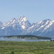 湖と山と森が調和したすばらしい景観