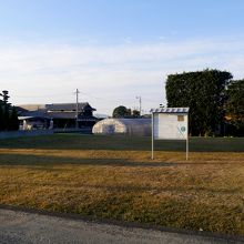 なにもないしばふ