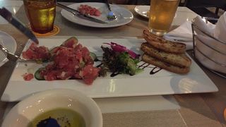 ディナーは生演奏を聴きながらいい雰囲気に