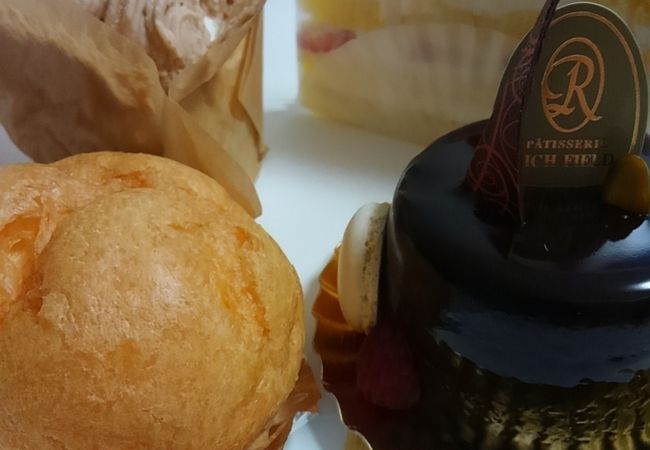 バウムクーヘンも有名なパティスリー