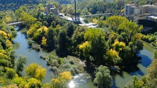 ヴェリコ・タルノヴォの景観には無くてはならない川