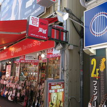 御茶ノ水は楽器店の街