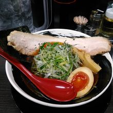 チャーシューは20センチ位あります