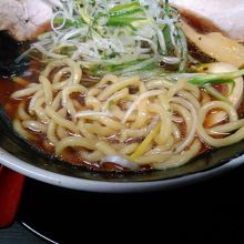 醤油でも太麺です