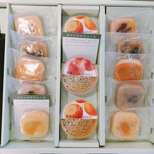 ジュースとゼリーと焼き菓子