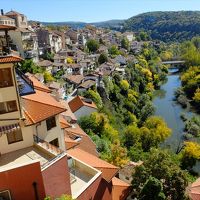 …「あっ！(◎o◎)」と息を呑むヤントラ川沿いの景色が眼下に