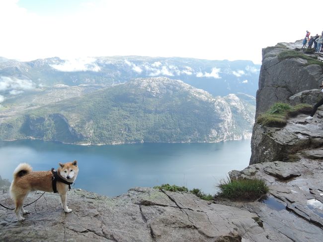 断崖絶壁　Preikestolen