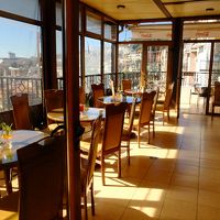 ガラス張りの屋内席もあって、寒い時も景色が楽しめます。