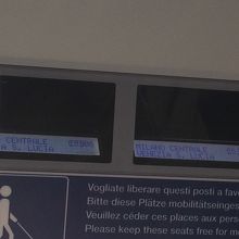 上部に乗車駅と行先が表示される