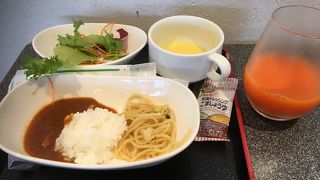 カレーが美味しいラウンジ