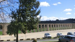 小さい町でも立派な水道橋です