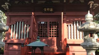 影向堂の敷地内