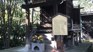 影向堂の敷地内