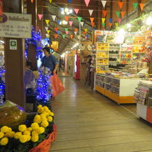 運河沿いのお店