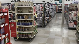 ホールフーズの近くにあります。