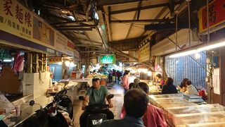 バイクが走り抜ける