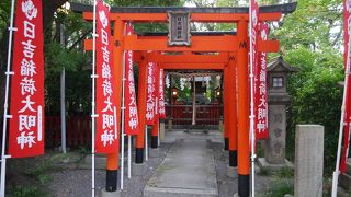 きれいに管理された摂末社の稲荷大明神