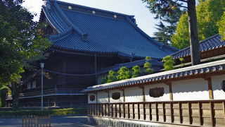 五重塔・門など文化財の多くは上野公園にあります