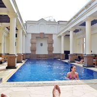 冬はちょっと寒いですがプールもあります。