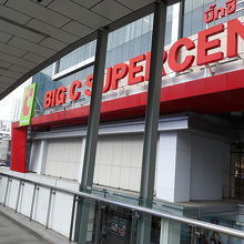 スカイウォークから階段を降ります