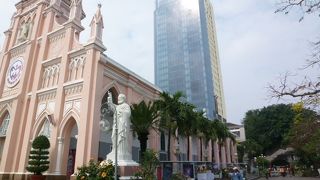 目に前はホイアン行きバス停です！