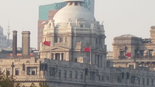 屋根にドームがあります