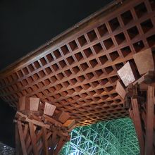 夜間はライトアップ