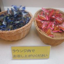 変わらぬ味、セントレアラウンジ名物（？）のチョコと柿ピー