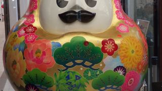 兼六園口側の広い案内所