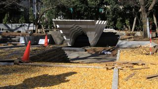 周りは工事中です