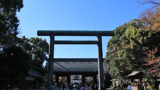 青銅製の鳥居としては日本一の大きさ