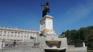 緑の多い美しい広場