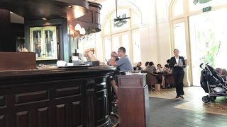 バー アンド ビリヤードルーム