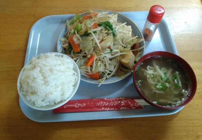 食べきれない位の大盛の定食です。