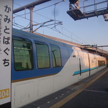 偶然、上鳥羽口駅にてリゾート特急「しまかぜ」に遭遇！