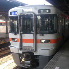 愛知県内ではクロスシートの途中下車旅が快適に楽しめますね。