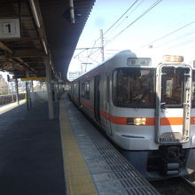 名古屋の隣駅として比較的新しい、尾頭橋駅ホームの様子