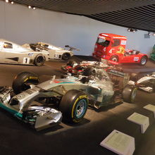 レースカーの展示