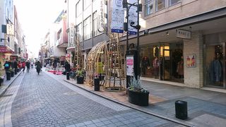 JR石川町駅からすぐの場所に広がる商店街