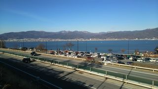 上りは湖面に近く、下りは高台になります