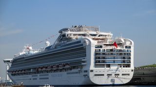 豪華客船が入港します