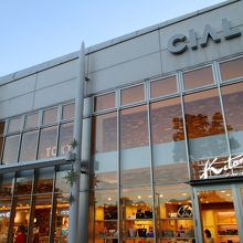 桜木町駅直結です。