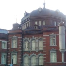 赤煉瓦の駅舎が魅力的です