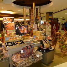 チョコチョコとお土産物屋さんは有ります