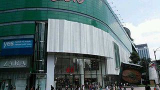 フードコートがおすすめ。