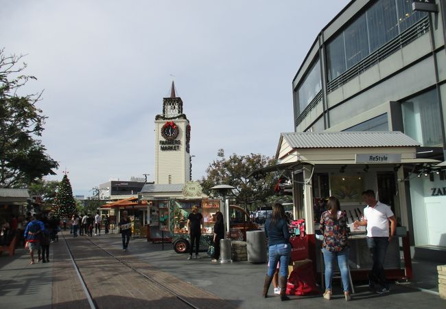 ＬＡ観光で　常設のFarmers Marketでランチ