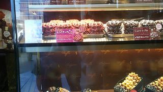 お店で焼いてます