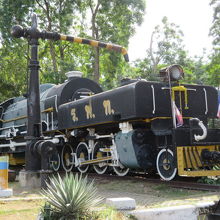 駅前に蒸気機関車が展示