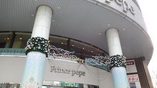 新横浜プリンスホテルに隣接